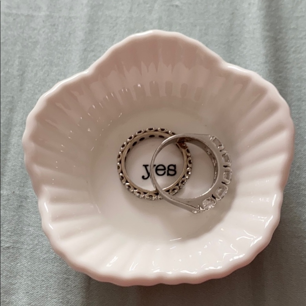 “Yes” ceramic ring tray